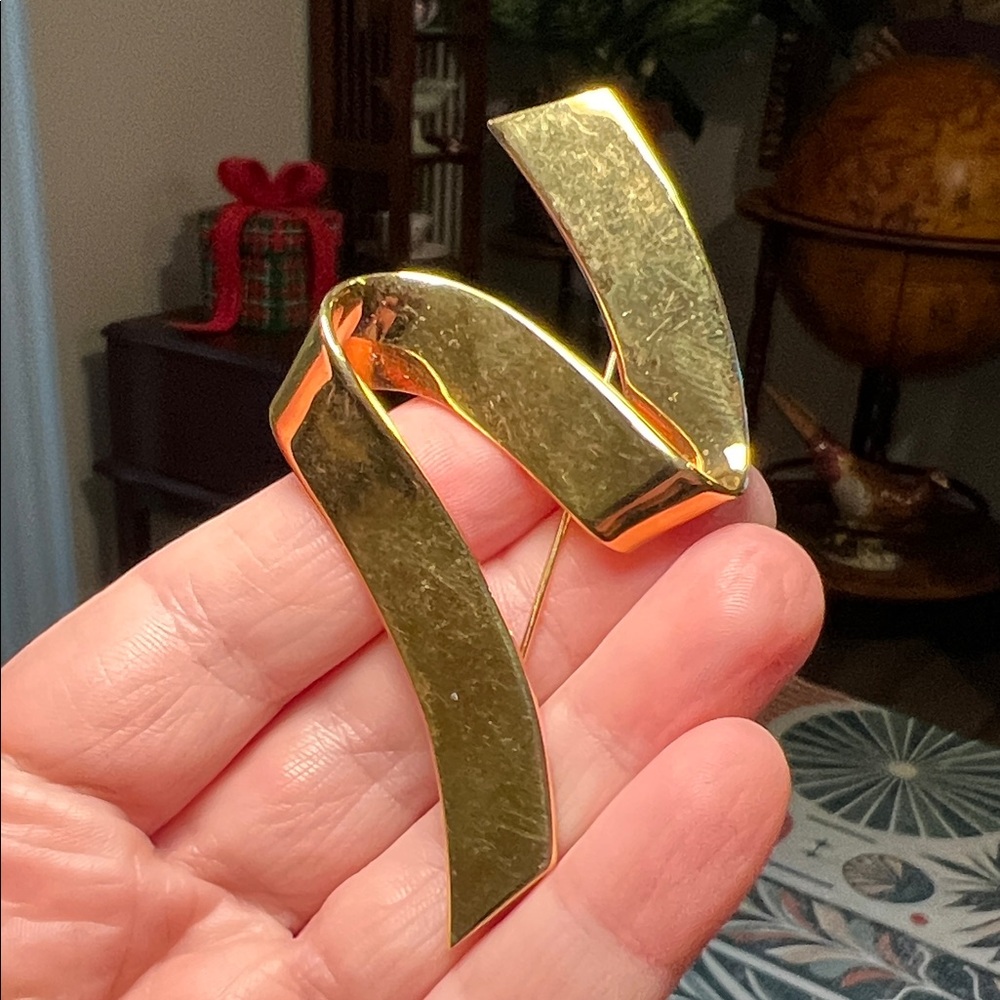 Vintage Monet Signed Gold Modernist Abstract Ribbon ZigZag Brooch